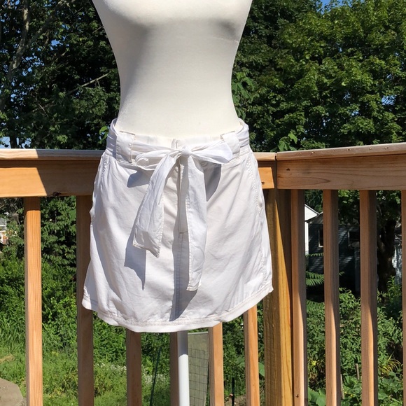 GAP Dresses & Skirts - Gap body white skirt with tie waist